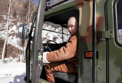 Путин релаксира, избяга от Москва в тайгата