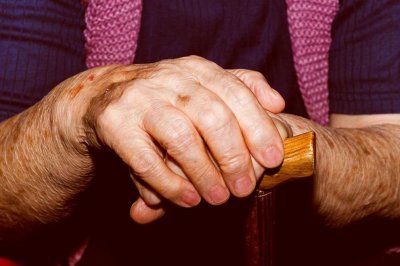 Рецидивист прати баба за вода, задигна й пенсията