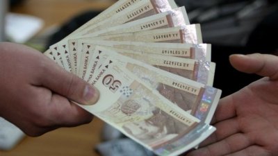 Тарикат печатал пари у дома, пласирал ги по таксита