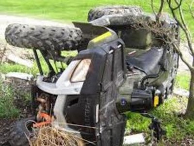 15-годишен заби АТВ в паркирала кола, в болница е