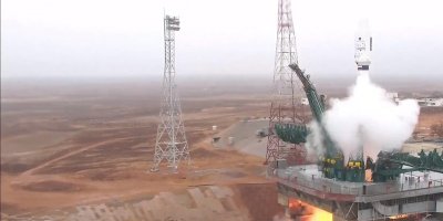 Ракета "Союз" с 38 сателита излетя от Байконур