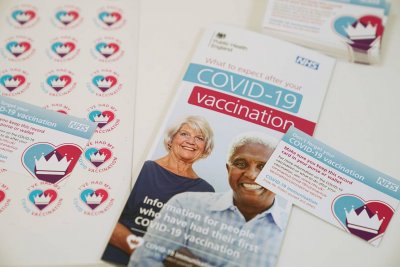 Учени в Англия : Само ваксиниране не е достатъчно