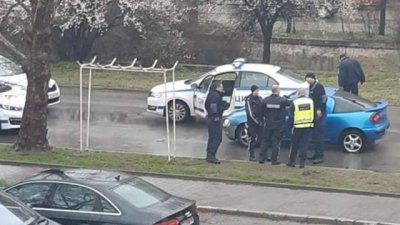 Казанлък се вдига на бунт за защита на ченгетата си 