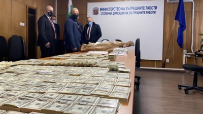 „Печатарите“ на долари и евро излетяха от ареста