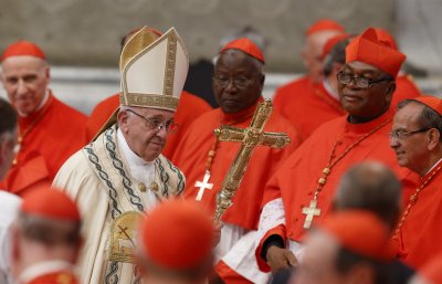 Папата намали заплатата на кардиналите с 10%