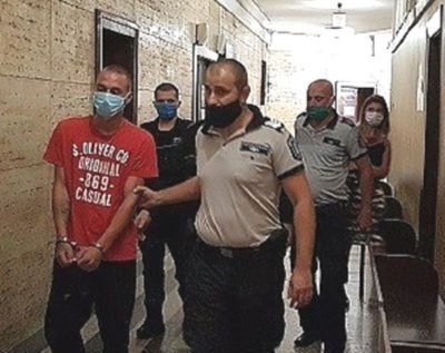 Двойно убийство: Александър уби дядо си, след това приятеля на баба си