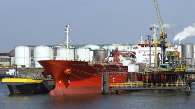 Китай изпреварва САЩ като най-голямата петролна рафинерия