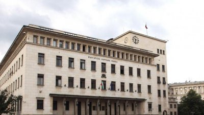 Кредитите продължават да поевтиняват 