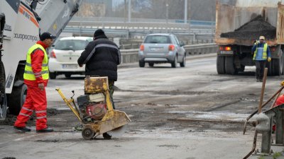 „Черковна” затваря, ремонтират моста