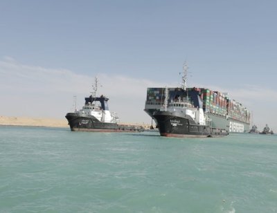 Корабите отново плават в Суецкия канал