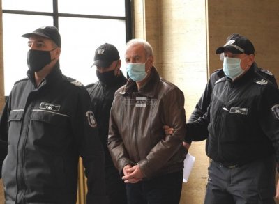 Резидентът остава в килия по желание