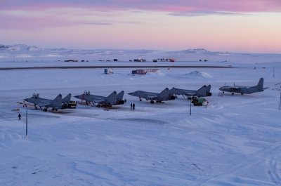 Русия с нови военни учения в Арктика
