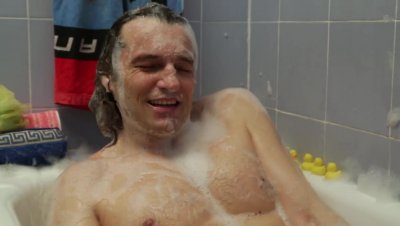 Нападнаха "събиращия съчки" Деян Икебаната