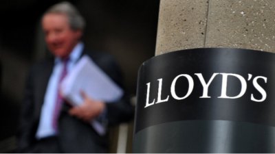 Lloyd's очаква да понесе "големи загуби" заради блокирането на Суецкия канал