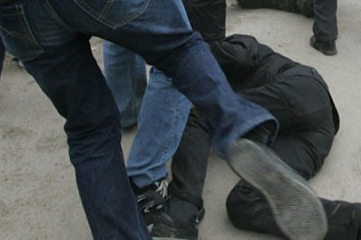 Пияни братя се млатиха със съседи заради стара вражда