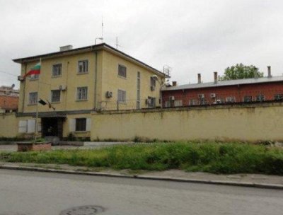 Затворник съди държавата за 50 бона, нямал спокойствие в тоалетната