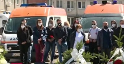 С включени сирени лекари ще почетат паметта на починалите си колеги 