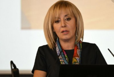 Манолова: Борисов иска свикване на ВНС, за да остане премиер до живот