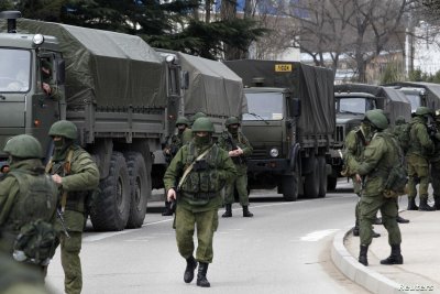 Русия оставя войските до украинската граница