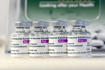 ЕМА: Има връзка между ваксината на AstraZeneca и тромбозата