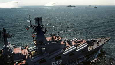 Русия прехвърля 10 кораба на ВМС в Черно море