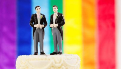 Русия забрани гей браковете и осиновяването от транс хора със закон