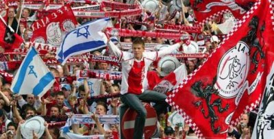 Нидерландия връща феновете по стадионите
