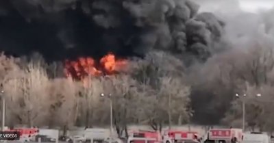 Огнен ад в Санкт Петербург, пожарникар загина (ВИДЕО)