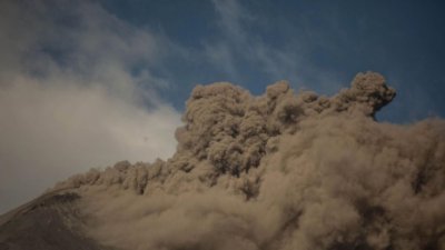 Вулканът на Сейнт Винсент изригна, остави острова без ток и вода
