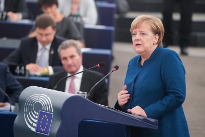 Меркел иска извънредни правомощия от Бундестага
