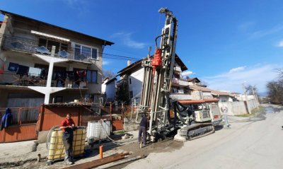 Запълват с бетон минните галерии на Перник