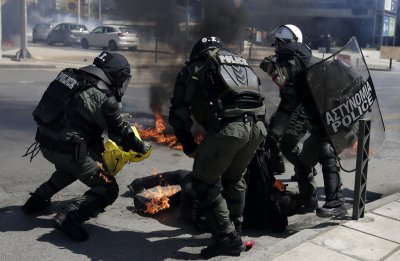 Сблъсъци между демонстранти и полиция в Солун