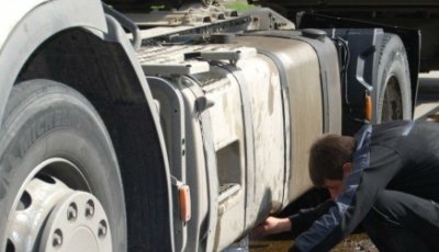 Шофьор спипа крадец в камиона си