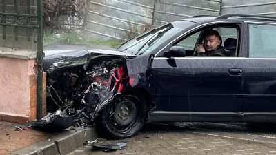 Мъртво пиян удари пешеходец и опита да избяга (снимки)