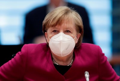 Меркел иска диалогът с Русия да продължи