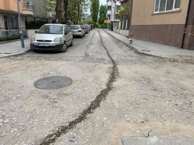 Пак инцидент на ул. „Луда Яна” в Пловдив: Кола повреди двигател и разля масло (СНИМКИ)