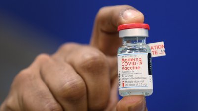 Шефът на "Модерна": През 2022 г. ще има излишък от ваксини