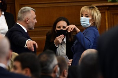 Скандал: Депутати от „Изправи се! Мутри вън!“ с поправка ала „Ванко 1“