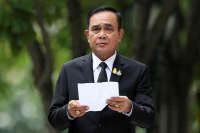 Глобиха премиера на Тайланд за неносене на маска в парламента