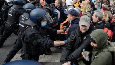 Във Финландия: Арести на протести срещу мерките