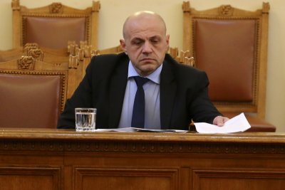 Дончев защитава Плана за възстановяване пред депутатите