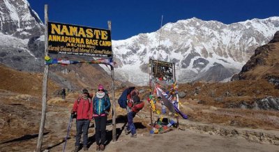 Covid-19 изкачи Еверест, тръшна 17 в Катманду