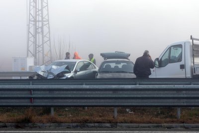 Пътник е ранен при верижна катастрофа на пътя Чирпан-Стара Загора