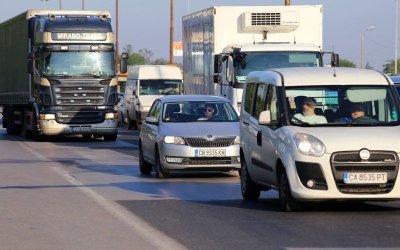 Чака се силен трафик към София - над 500 хил. коли се връщат в столицата