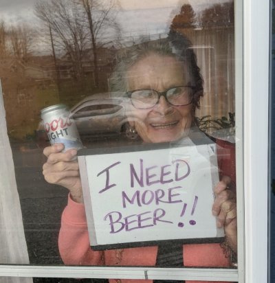 Почина старицата, разсмяла света с „Искам още бира”