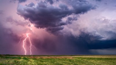 Внимание! Опасни гръмотевични бури удрят България