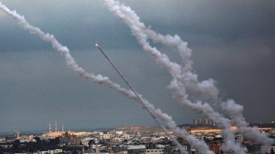 Ракета разруши дома на лидер на "Хамас" в Газа