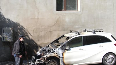 Пожар затри мерцедеса на бизнесмен в Стара Загора