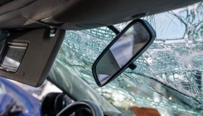 Упс! Две коли и автобус се сблъскаха в София