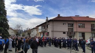 Протест пред съда в Разлог след масовия бой в заведение